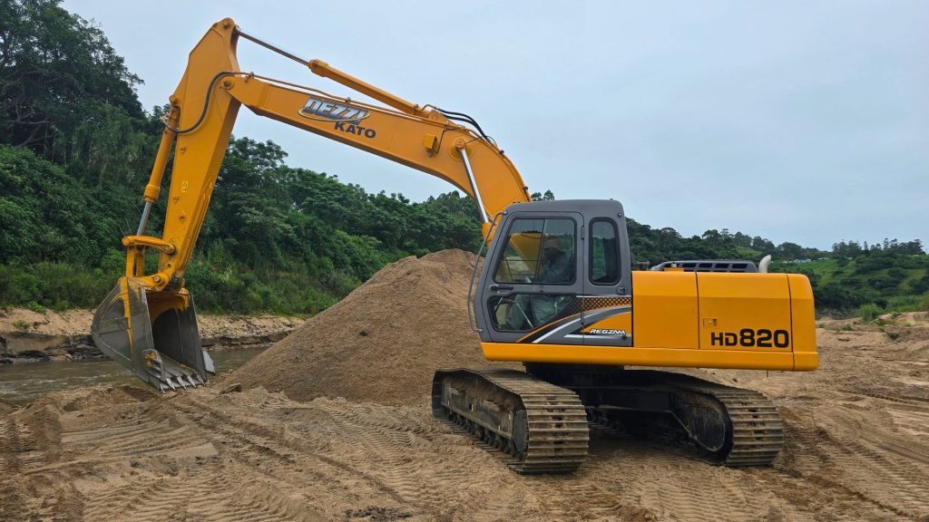 KATO HD820-R5 EXCAVATOR - Dezzi Equipment